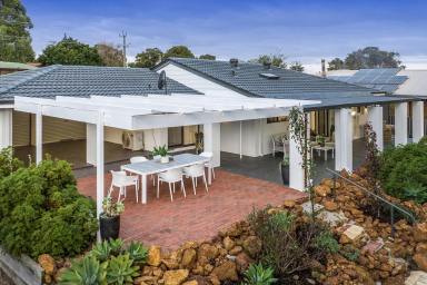 House For Sale - WA - Lesmurdie - 6076 - Stunning With Side Access to Shed  (Image 2)