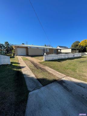 House For Lease - QLD - Kingaroy - 4610 - Tidy Home in Close Proximity to Kingaroy Hospital (Image 2)
