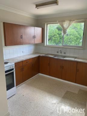 Unit For Lease - NSW - Inverell - 2360 - Tidy Second Story Unit  (Image 2)