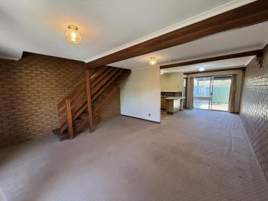 Townhouse For Sale - QLD - Springwood - 4127 - Townhouse with generous bedrooms and in a Superb "Walk-to Everything" Location  (Image 2)