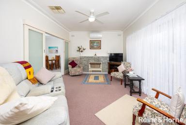 House For Lease - NSW - Mount Austin - 2650 - Neat as a pin  (Image 2)