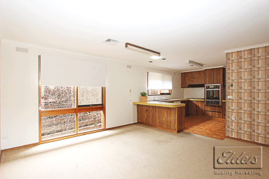 House For Lease - VIC - Strathdale - 3550 - Large Family Home in Highly Sought After Strathdale  (Image 2)