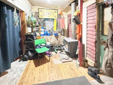 House For Sale - NSW - Narrandera - 2700 - RENOVATOR'S DELIGHT  (Image 2)