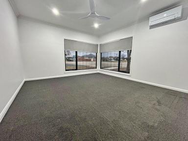 House For Lease - VIC - Bairnsdale - 3875 - CENTRALLY LOCATED  SPACIOUS FAMILY HOME  (Image 2)
