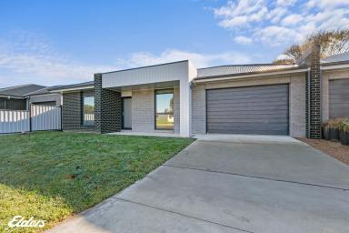 Unit For Sale - VIC - Yarram - 3971 - MODERN, SMART LIVING IN TOWN  (Image 2)