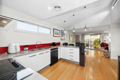 House For Sale - VIC - Kennington - 3550 - Contemporary Living in Kennington!  (Image 2)