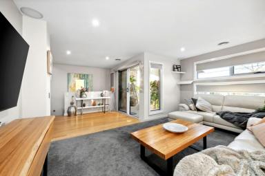 House For Sale - VIC - Kennington - 3550 - Contemporary Living in Kennington!  (Image 2)