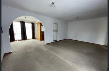 House For Lease - VIC - Cheltenham - 3192 - FAMILY HOME | GREAT LOCATION |  (Image 2)
