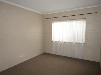 Unit For Lease - VIC - Bairnsdale - 3875 - COMPACT 2 BEDROOM UNIT  CLOSE TO BOWLS/TENNIS/SWIMMING POOL  (Image 2)
