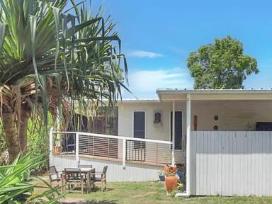 House For Sale - QLD - Macleay Island - 4184 - Calling all Investors! Dual Income Opportunity walking distance to the ferry.  (Image 2)