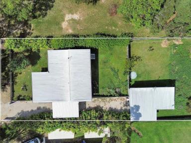 House For Sale - QLD - Macleay Island - 4184 - Calling all Investors! Dual Income Opportunity walking distance to the ferry.  (Image 2)