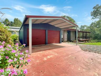 House For Sale - QLD - Macleay Island - 4184 - Now This Is a Hole in One!  (Image 2)