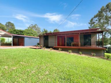 House For Sale - QLD - Macleay Island - 4184 - Now This Is a Hole in One!  (Image 2)