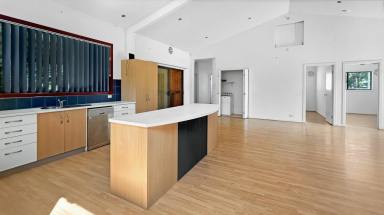 House For Sale - QLD - Macleay Island - 4184 - Open Plan Living on Huge Quarter Acre Allotment on Kate Street.  (Image 2)