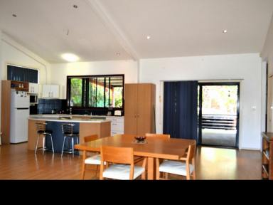 House For Sale - QLD - Macleay Island - 4184 - Open Plan Living on Huge Quarter Acre Allotment on Kate Street.  (Image 2)