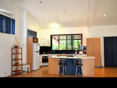 House For Sale - QLD - Macleay Island - 4184 - Open Plan Living on Huge Quarter Acre Allotment on Kate Street.  (Image 2)