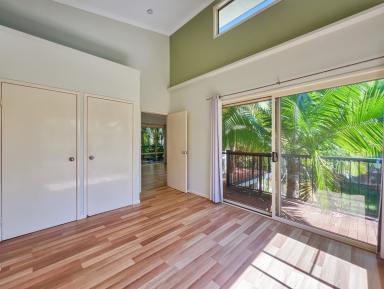 House For Sale - QLD - Macleay Island - 4184 - Spacious Family Home - walk to the shops  (Image 2)