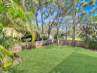 House For Sale - QLD - Macleay Island - 4184 - Spacious Family Home - walk to the shops  (Image 2)