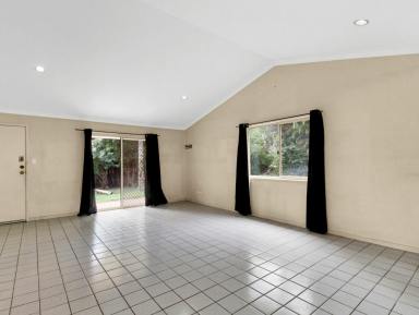 House For Sale - QLD - Macleay Island - 4184 - Brick Home on a 1012m² Block – Walk to Shops & Bus Stop!  (Image 2)