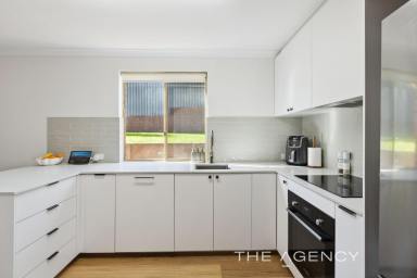 Townhouse For Sale - WA - Joondanna - 6060 - Modern Living with a Massive Backyard!  (Image 2)