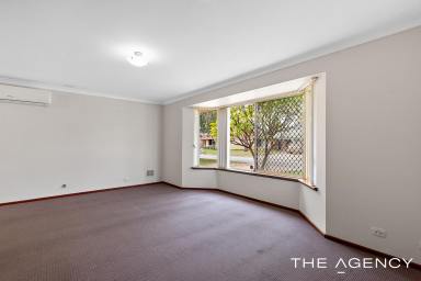 House For Sale - WA - Warnbro - 6169 - YOUR COASTAL HOME AWAITS  (Image 2)
