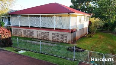 House For Sale - QLD - Childers - 4660 - NEAT AS A PIN - WALKING DISTANCE TO CBD  (Image 2)