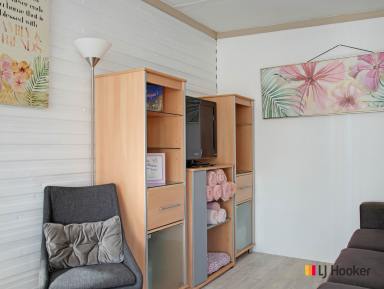 House For Sale - NSW - North Batemans Bay - 2536 - Affordable, Pet Friendly.....Treat Yourself ! (Sleeps 4) (Image 2)