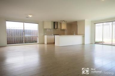 House For Lease - VIC - Cranbourne East - 3977 - MODERN FAMILY HOME  (Image 2)