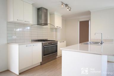 House For Lease - VIC - Cranbourne East - 3977 - MODERN FAMILY HOME  (Image 2)