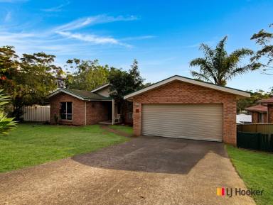 House For Sale - NSW - Surfside - 2536 - Spacious Family Home with Dual Living Areas and Room for All the Toys !  (Image 2)