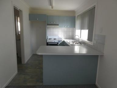 Unit For Lease - VIC - Bairnsdale - 3875 - TWO BEDROOM UNIT IN WEST BAIRNSDALE  (Image 2)