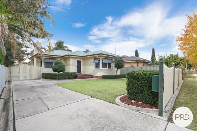 House For Sale - NSW - East Albury - 2640 - EAST ALBURY CHARM  (Image 2)