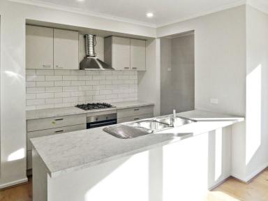 House For Lease - VIC - East Bairnsdale - 3875 - NEW 4 BEDROOM FAMILY HOME  (Image 2)