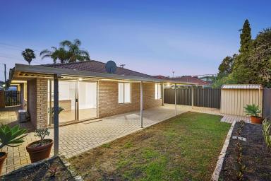 House For Sale - WA - Rivervale - 6103 - Sensational Home on Green Title Block  (Image 2)