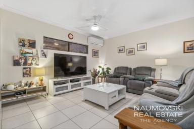 House For Sale - WA - Pearsall - 6065 - LOW MAINTENANCE PARKSIDE LIVING!  (Image 2)