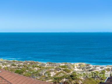 House For Lease - WA - City Beach - 6015 - WONDERFUL HOME IN GREAT LOCATION WITH POOL  (Image 2)