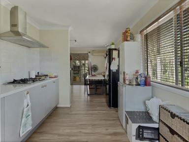 House For Sale - QLD - Macleay Island - 4184 - CALLING ALL RENOVATORS!  (Image 2)