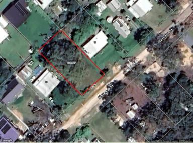 Residential Block For Sale - QLD - Macleay Island - 4184 - Generous 807m² Block in Convenient Location  (Image 2)