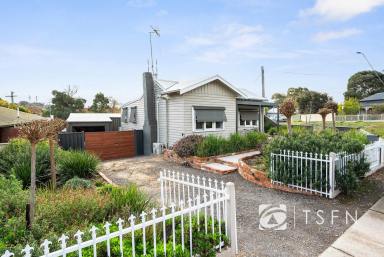 House For Sale - VIC - Golden Square - 3555 - Stunning renovated home in a sought-after location.  (Image 2)