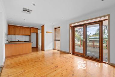 House For Sale - VIC - Long Gully - 3550 - Cream brick delight on Cunneen Street  (Image 2)