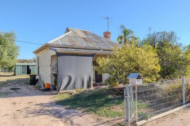 House For Sale - VIC - Ouyen - 3490 - 10%+ for a $100k purchase price? Yes please!  (Image 2)