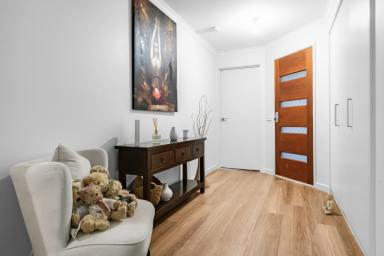 House For Sale - VIC - Mildura - 3500 - Stylish Family Living in a Sought-After Court  (Image 2)
