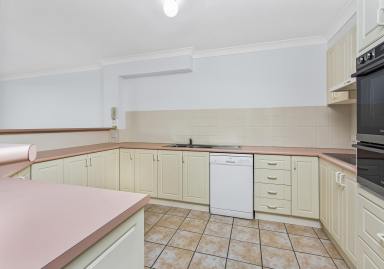 Unit For Lease - NSW - Kiama - 2533 - Seaside Manor - just a stones throw to Surf Beach!  (Image 2)