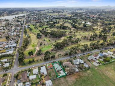 House For Sale - VIC - Hamilton - 3300 - Golf Course views  (Image 2)