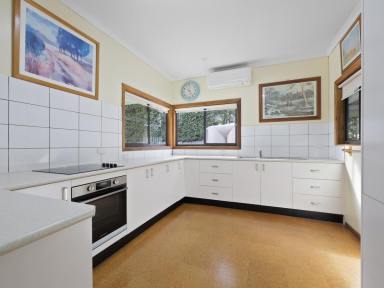 House For Sale - VIC - Hamilton - 3300 - Golf Course views  (Image 2)