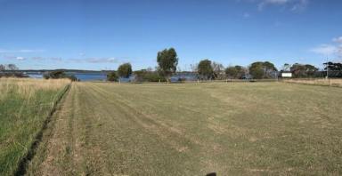 Residential Block For Sale - SA - American River - 5221 - Large (1897 m2) build ready block at American River. Absolute frontage to Pelican Lagoon. Water connected.  (Image 2)