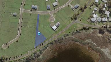 Residential Block For Sale - SA - American River - 5221 - Large (1897 m2) build ready block at American River. Absolute frontage to Pelican Lagoon. Water connected.  (Image 2)