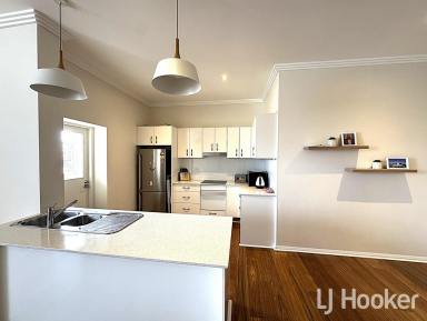 Apartment For Sale - NSW - Inverell - 2360 - Low Maintenance Apartment in CBD  (Image 2)