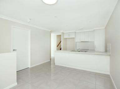 Unit For Lease - QLD - Cranley - 4350 - Elevated Unit with Views  (Image 2)