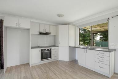 House For Sale - QLD - Macleay Island - 4184 - Move-In Ready  -  Walk to Golf, Parks & Shops  (Image 2)